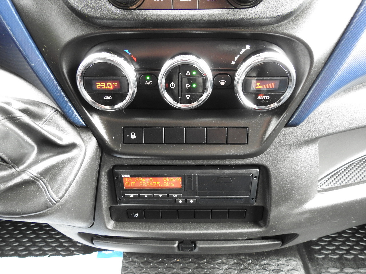 IVECO DAILY 70C18 TARPAULIN LIFT 12 PALLETS WEBASTO CRUISE CONTROL TWIN WHEELS AIR CONDITIONING  180HP إيجار IVECO DAILY 70C18 TARPAULIN LIFT 12 PALLETS WEBASTO CRUISE CONTROL TWIN WHEELS AIR CONDITIONING  180HP: صور 40