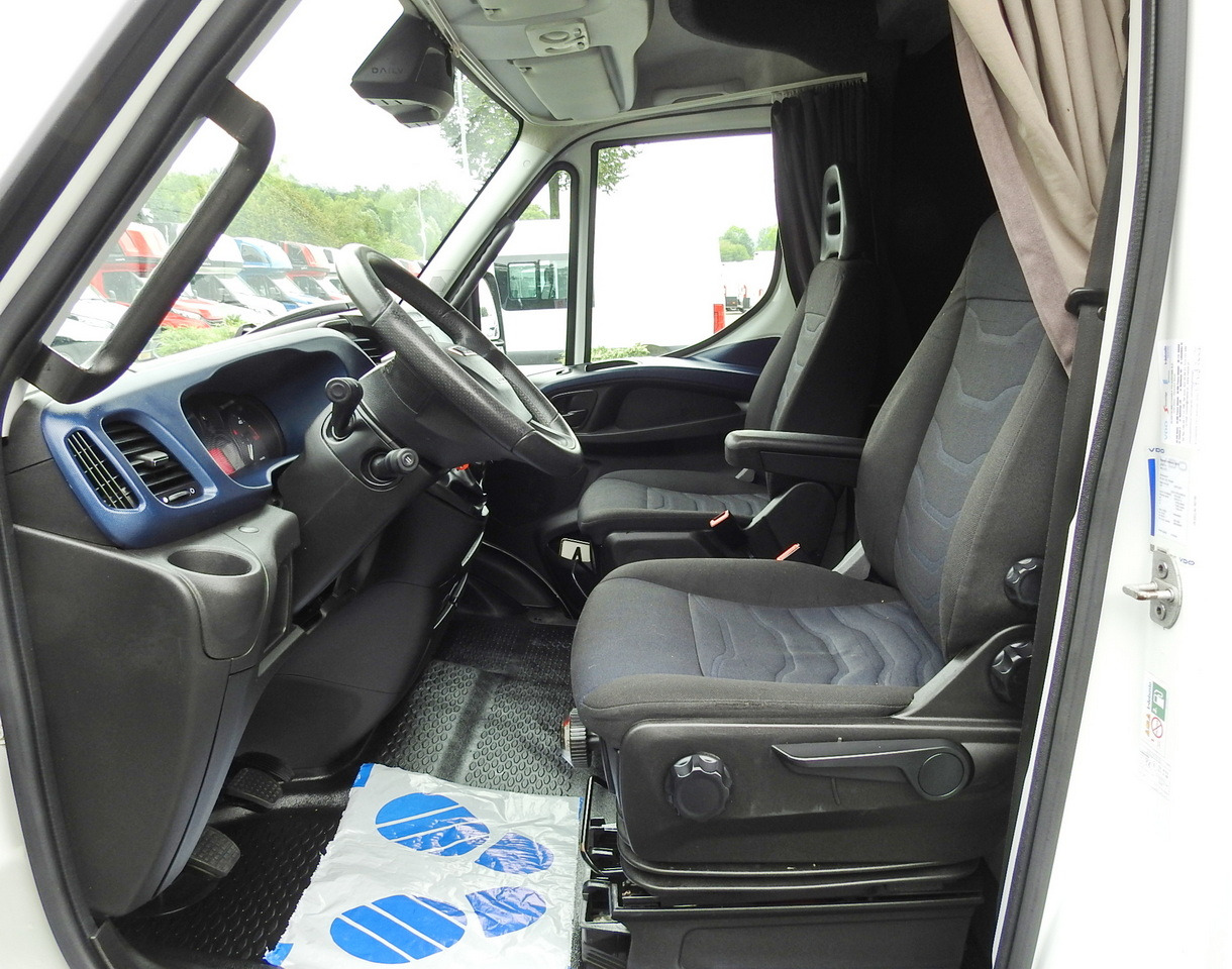 IVECO DAILY 70C18 TARPAULIN LIFT 12 PALLETS WEBASTO CRUISE CONTROL TWIN WHEELS AIR CONDITIONING  180HP إيجار IVECO DAILY 70C18 TARPAULIN LIFT 12 PALLETS WEBASTO CRUISE CONTROL TWIN WHEELS AIR CONDITIONING  180HP: صور 30