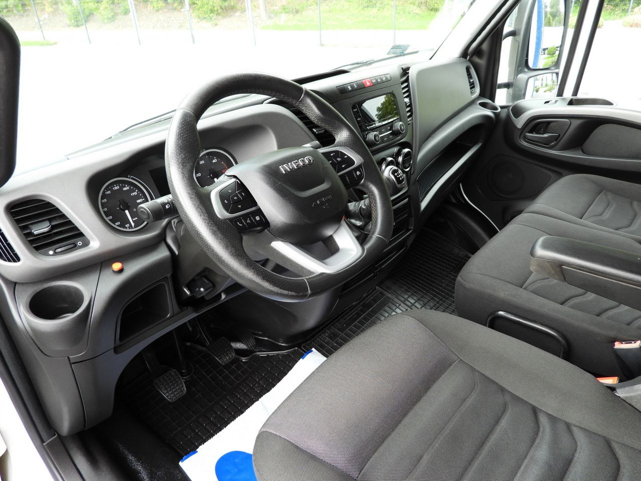 IVECO DAILY 72C18 TARPAULIN LIFT 14 PALLETS WEBASTO CRUISE CONTROL LED LIGHTS TWIN WHEELS AIR CONDITIONING 180HP - شاحنة ستارة: صور 2 IVECO DAILY 72C18 TARPAULIN LIFT 14 PALLETS WEBASTO CRUISE CONTROL LED LIGHTS TWIN WHEELS AIR CONDITIONING 180HP - شاحنة ستارة: صور 2