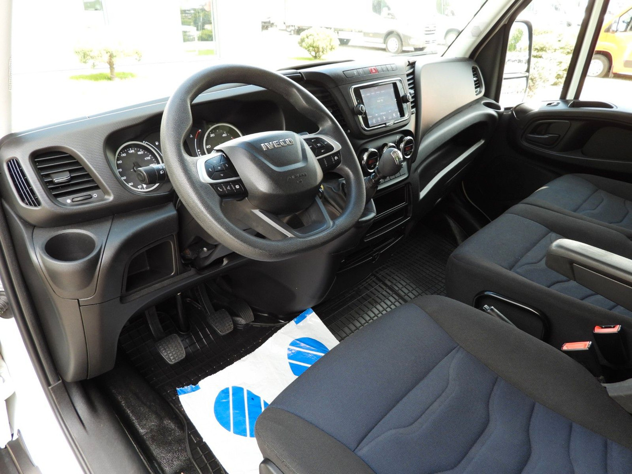 Iveco DAILY 35C16 KOFFER AUFZUG 8 PALETTEN TEMPOMAT Iveco DAILY 35C16 KOFFER AUFZUG 8 PALETTEN TEMPOMAT - الشاحنات الصغيرة صندوق مغلق: صور 2 Iveco DAILY 35C16 KOFFER AUFZUG 8 PALETTEN TEMPOMAT Iveco DAILY 35C16 KOFFER AUFZUG 8 PALETTEN TEMPOMAT - الشاحنات الصغيرة صندوق مغلق: صور 2