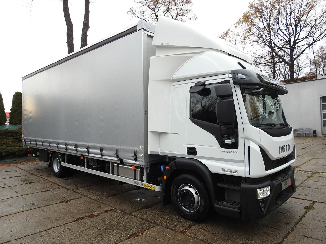 Iveco EUROCARGO 120-250 PRITSCHE PLANE 18 PALETTEN A/C - شاحنة ستارة: صور 4 Iveco EUROCARGO 120-250 PRITSCHE PLANE 18 PALETTEN A/C - شاحنة ستارة: صور 4