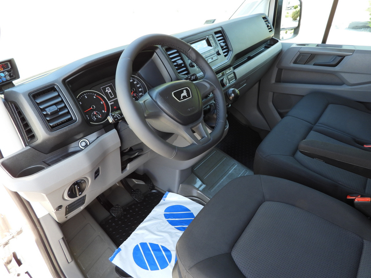 MAN TGE 3.140 REGRIGERATOR BOX -1*C 8 PALLETS HEATING FUNCTION CRUISE CONTROL PNEUMATICS AIR CONDITIONING 140HP - الشاحنات الصغيرة المبردة: صور 2 MAN TGE 3.140 REGRIGERATOR BOX -1*C 8 PALLETS HEATING FUNCTION CRUISE CONTROL PNEUMATICS AIR CONDITIONING 140HP - الشاحنات الصغيرة المبردة: صور 2