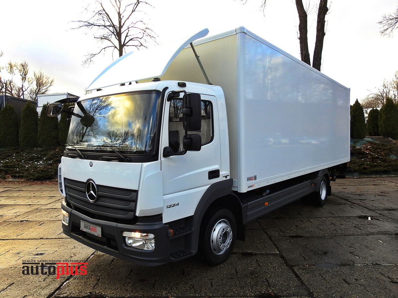 MERCEDES ATEGO 12.24 BOX LIFT 18 PALLETS CRUISE CONTROL AUTOMATIC TRANSMISSION TWIN WHEELS AIR CONDITIONING 240HP - الشاحنات الصغيرة صندوق مغلق: صور 1 MERCEDES ATEGO 12.24 BOX LIFT 18 PALLETS CRUISE CONTROL AUTOMATIC TRANSMISSION TWIN WHEELS AIR CONDITIONING 240HP - الشاحنات الصغيرة صندوق مغلق: صور 1