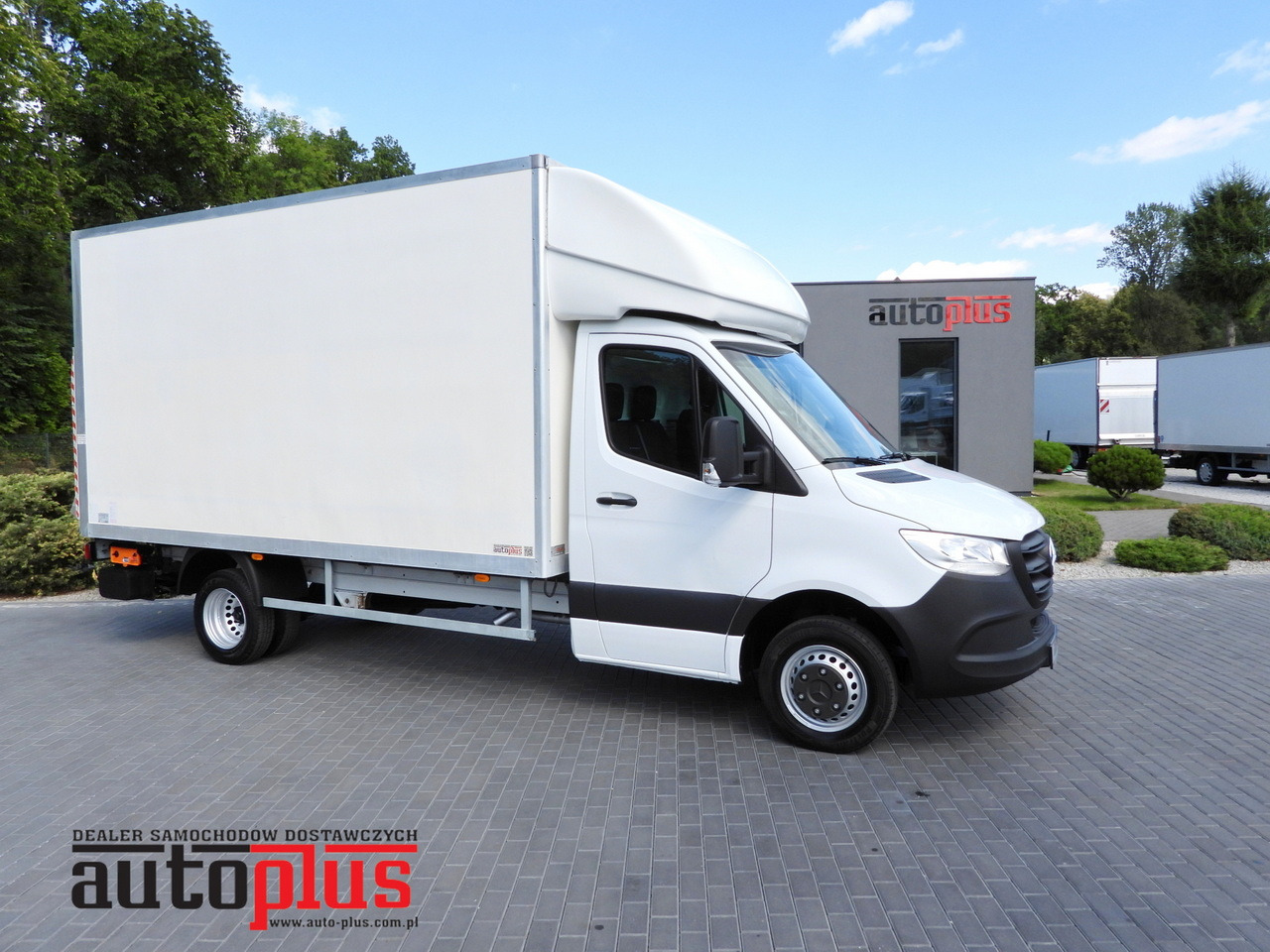 MERCEDES SPRINTER 514 BOX LIFT 8 PALLETS CRUISE CONTROL TWIN WHEELS AIR CONDITIONING 140HP - الشاحنات الصغيرة صندوق مغلق: صور 1 MERCEDES SPRINTER 514 BOX LIFT 8 PALLETS CRUISE CONTROL TWIN WHEELS AIR CONDITIONING 140HP - الشاحنات الصغيرة صندوق مغلق: صور 1