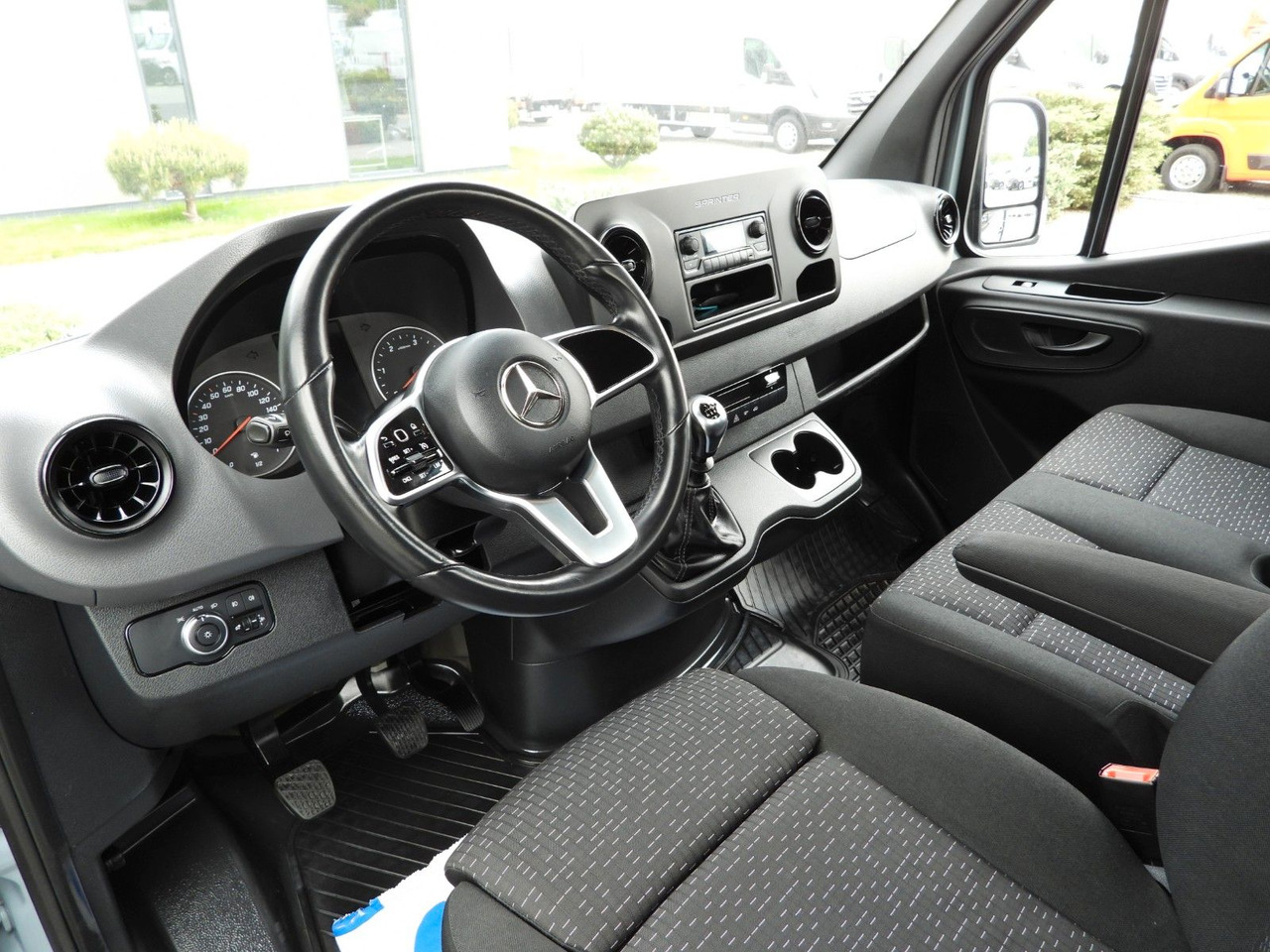 Mercedes-Benz SPRINTER 315 PRITSCHE 8 PALETTEN TEMPOMAT - الشاحنات الصغيرة المسطحة: صور 2 Mercedes-Benz SPRINTER 315 PRITSCHE 8 PALETTEN TEMPOMAT - الشاحنات الصغيرة المسطحة: صور 2