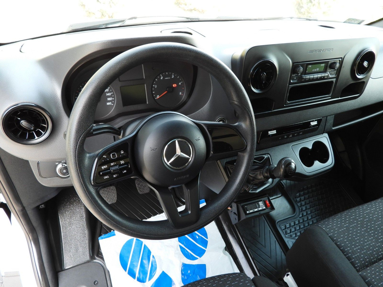 Mercedes-Benz SPRINTER 316 KÜHLKOFFER 0*C AUFZUG 8 PALETTEN - الشاحنات الصغيرة المبردة: صور 2 Mercedes-Benz SPRINTER 316 KÜHLKOFFER 0*C AUFZUG 8 PALETTEN - الشاحنات الصغيرة المبردة: صور 2