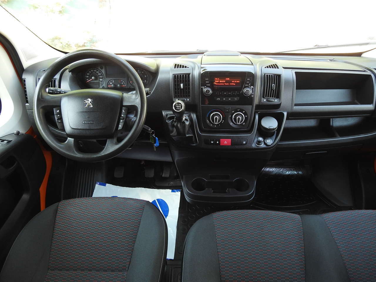 PEUGEOT BOXER BOX DELIVERY VAN 7 SEATS AIR CONDITIONING 120HP - فان: صور 2 PEUGEOT BOXER BOX DELIVERY VAN 7 SEATS AIR CONDITIONING 120HP - فان: صور 2