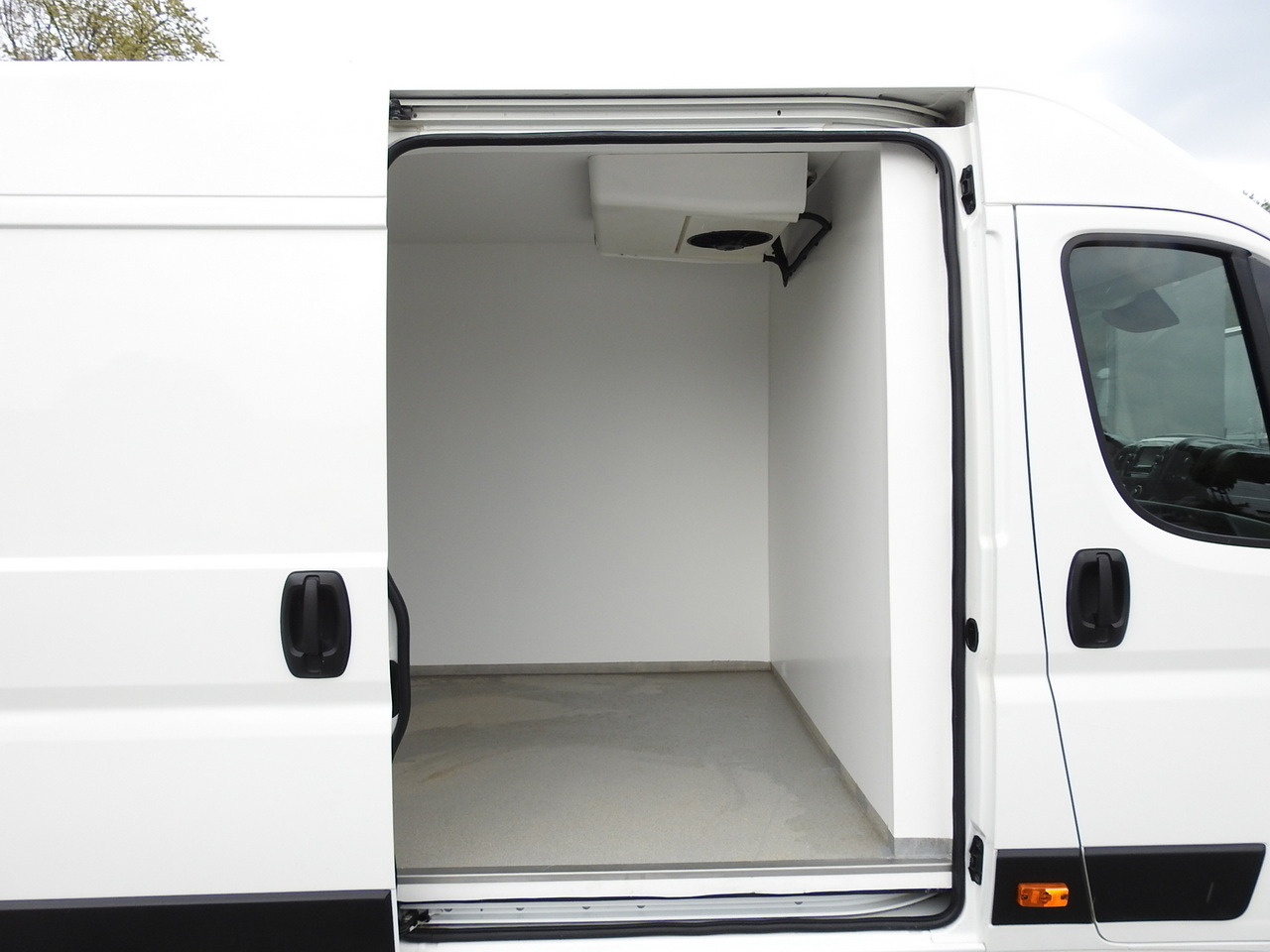 الشاحنات الصغيرة المبردة PEUGEOT BOXER REFRIGERATOR VAN 0*C CRUISE CONTROL NAVIGATION AIR CONDITIONING  135HP: صور 20
