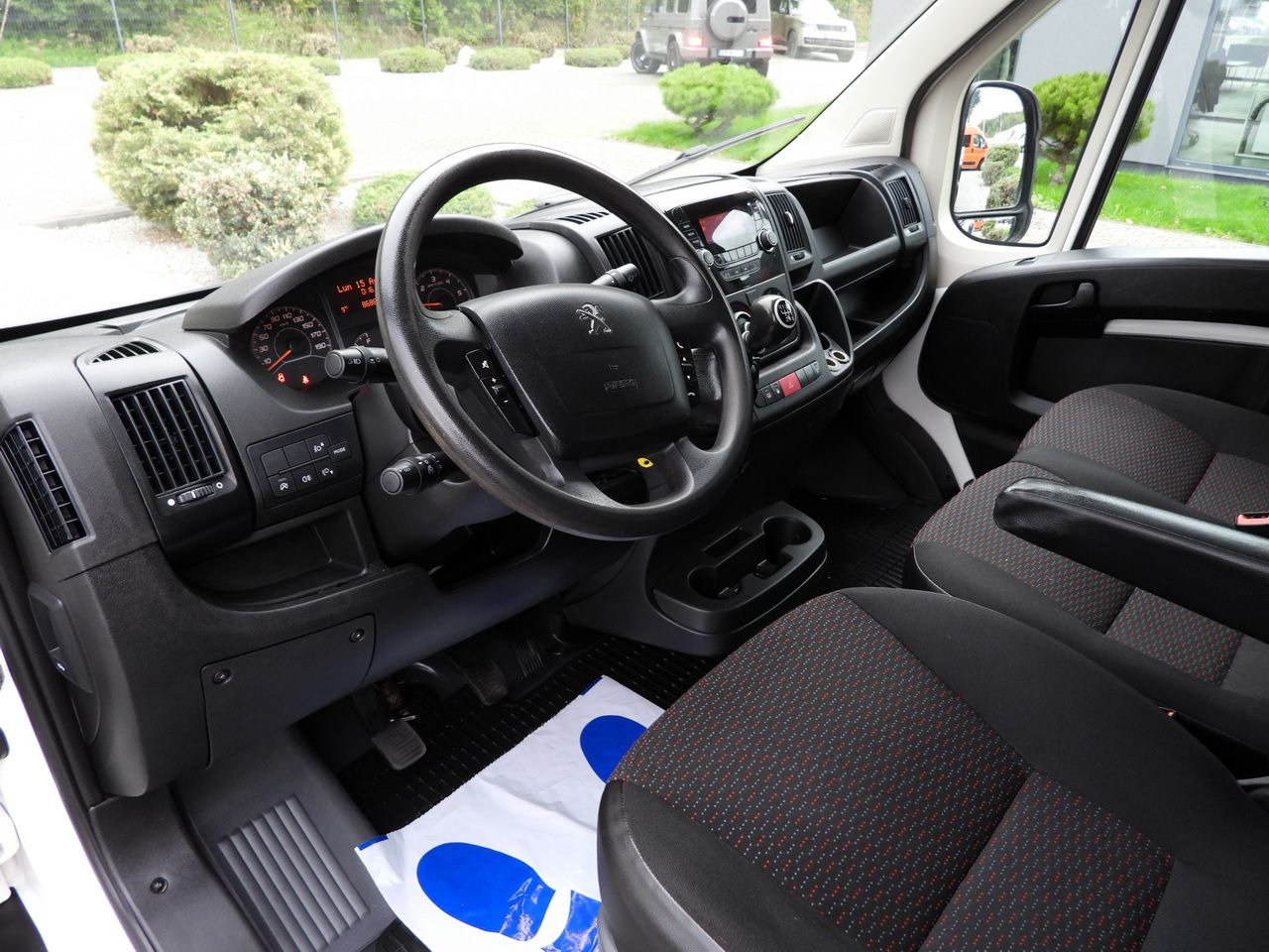 PEUGEOT BOXER STAKE BODY DOUBLE CABIN DOKA 7 SEATS CRUISE CONTROL AIR CONDITIONING 140HP - الشاحنات الصغيرة كابينة مزدوجة: صور 2 PEUGEOT BOXER STAKE BODY DOUBLE CABIN DOKA 7 SEATS CRUISE CONTROL AIR CONDITIONING 140HP - الشاحنات الصغيرة كابينة مزدوجة: صور 2