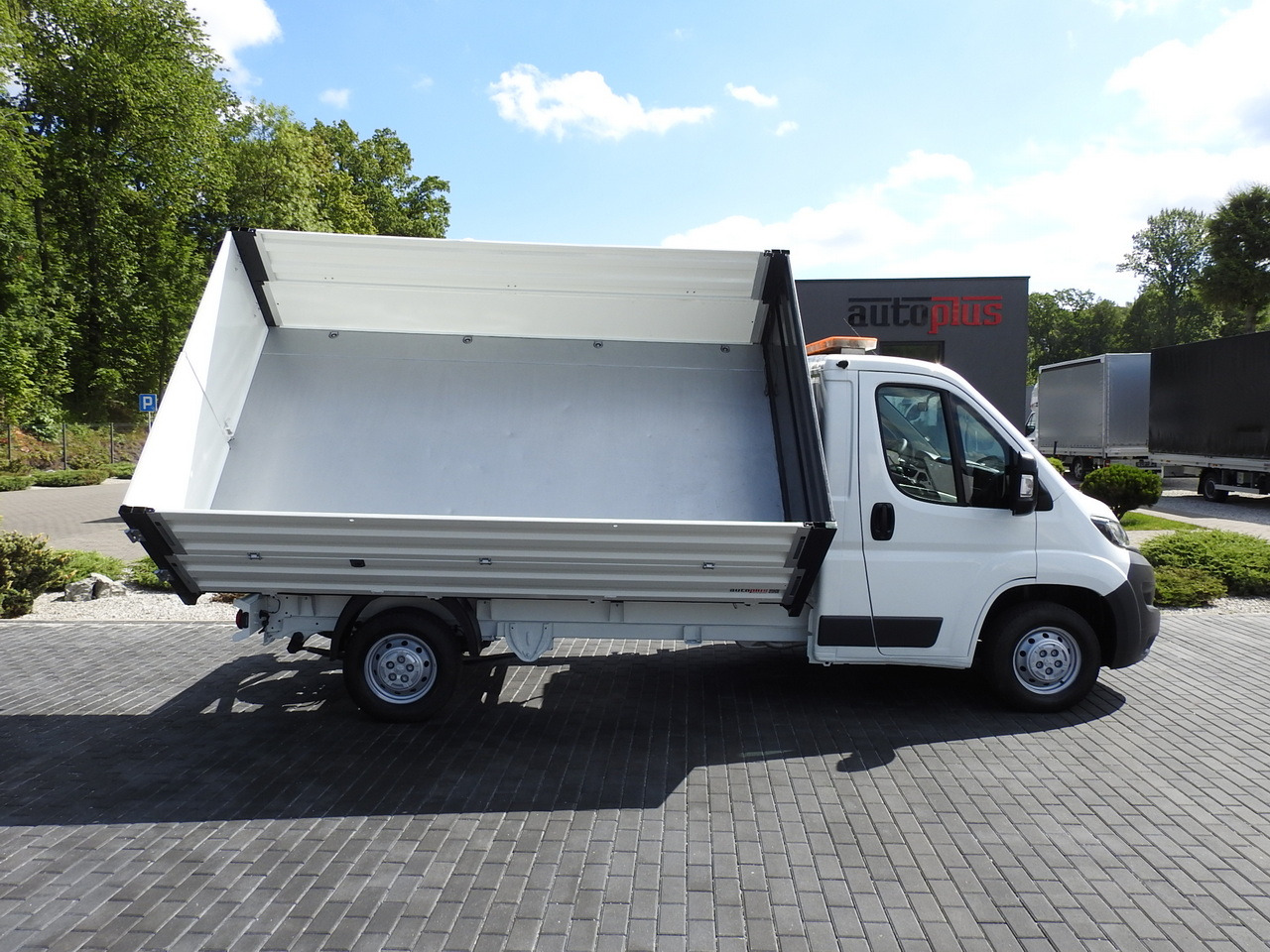 PEUGEOT BOXER THREE-WAY TIPPER AIR CONDITIONING 130HP إيجار PEUGEOT BOXER THREE-WAY TIPPER AIR CONDITIONING 130HP: صور 8 PEUGEOT BOXER THREE-WAY TIPPER AIR CONDITIONING 130HP إيجار PEUGEOT BOXER THREE-WAY TIPPER AIR CONDITIONING 130HP: صور 8