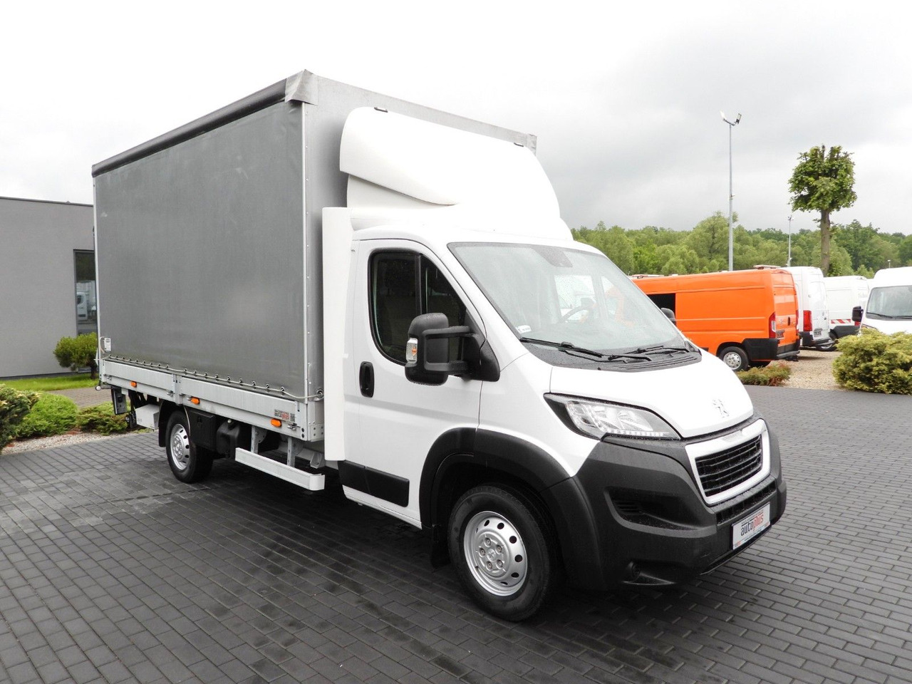 Peugeot BOXER PRITSCHE PLANE AUFZUG 8 PALETTEN TEMPOMAT - الشاحنات الصغيرة ستائر: صور 4 Peugeot BOXER PRITSCHE PLANE AUFZUG 8 PALETTEN TEMPOMAT - الشاحنات الصغيرة ستائر: صور 4