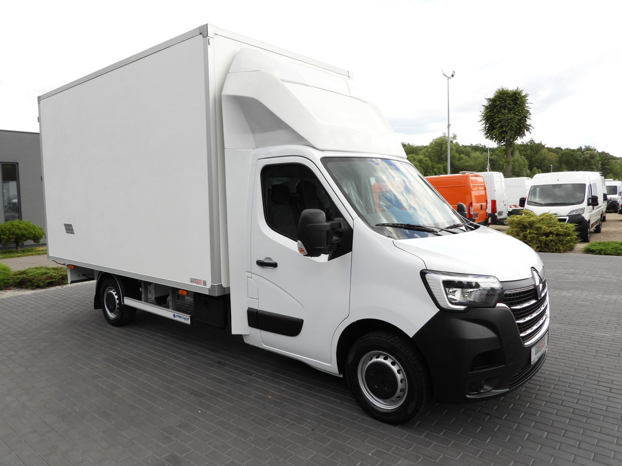 RENAULT MASTER BOX 8 PALLETS CRUISE CONTROL LED LIGHTS AIR CONDITIONING 165HP - الشاحنات الصغيرة صندوق مغلق: صور 4 RENAULT MASTER BOX 8 PALLETS CRUISE CONTROL LED LIGHTS AIR CONDITIONING 165HP - الشاحنات الصغيرة صندوق مغلق: صور 4