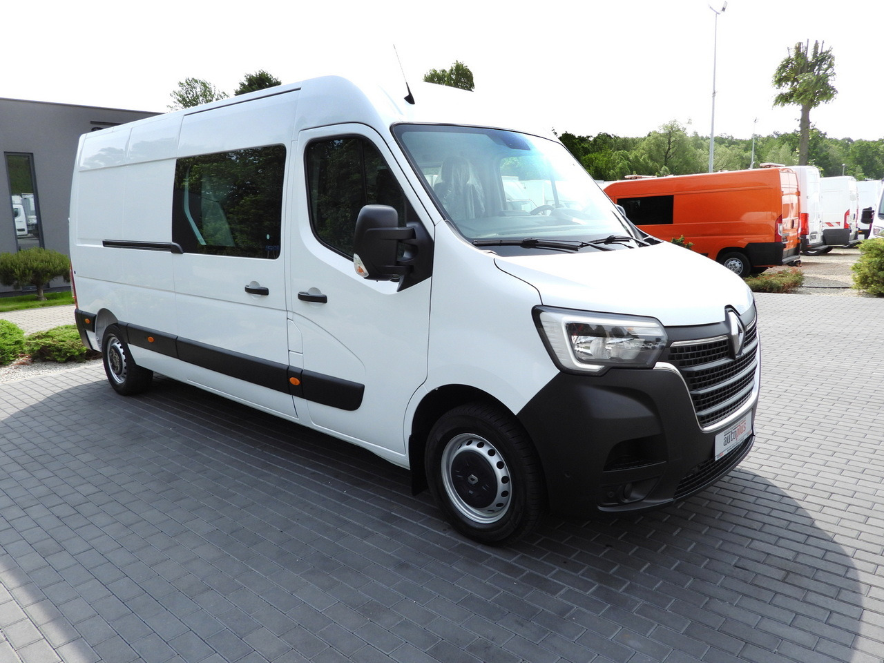 RENAULT MASTER BOX DELIVERY VAN 7 SEATS CRUISE CONTROL NAVIGATION LED LIGHTS AIR CONDITIONING 140HP - فان: صور 4 RENAULT MASTER BOX DELIVERY VAN 7 SEATS CRUISE CONTROL NAVIGATION LED LIGHTS AIR CONDITIONING 140HP - فان: صور 4