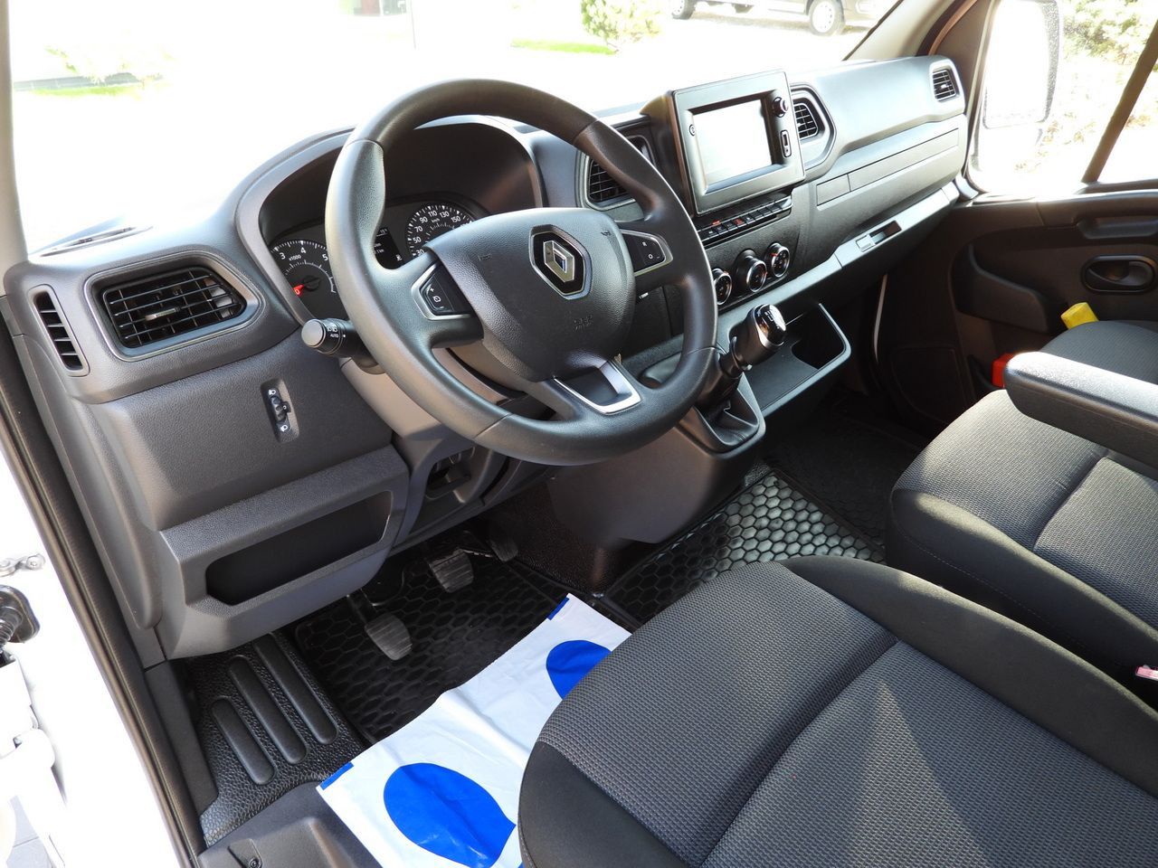 RENAULT MASTER BOX LIFT 8 PALLETS CRUISE CONTROL LED LIGHTS TWIN WHEELS AIR CONDITIONING 145HP - الشاحنات الصغيرة صندوق مغلق: صور 2 RENAULT MASTER BOX LIFT 8 PALLETS CRUISE CONTROL LED LIGHTS TWIN WHEELS AIR CONDITIONING 145HP - الشاحنات الصغيرة صندوق مغلق: صور 2