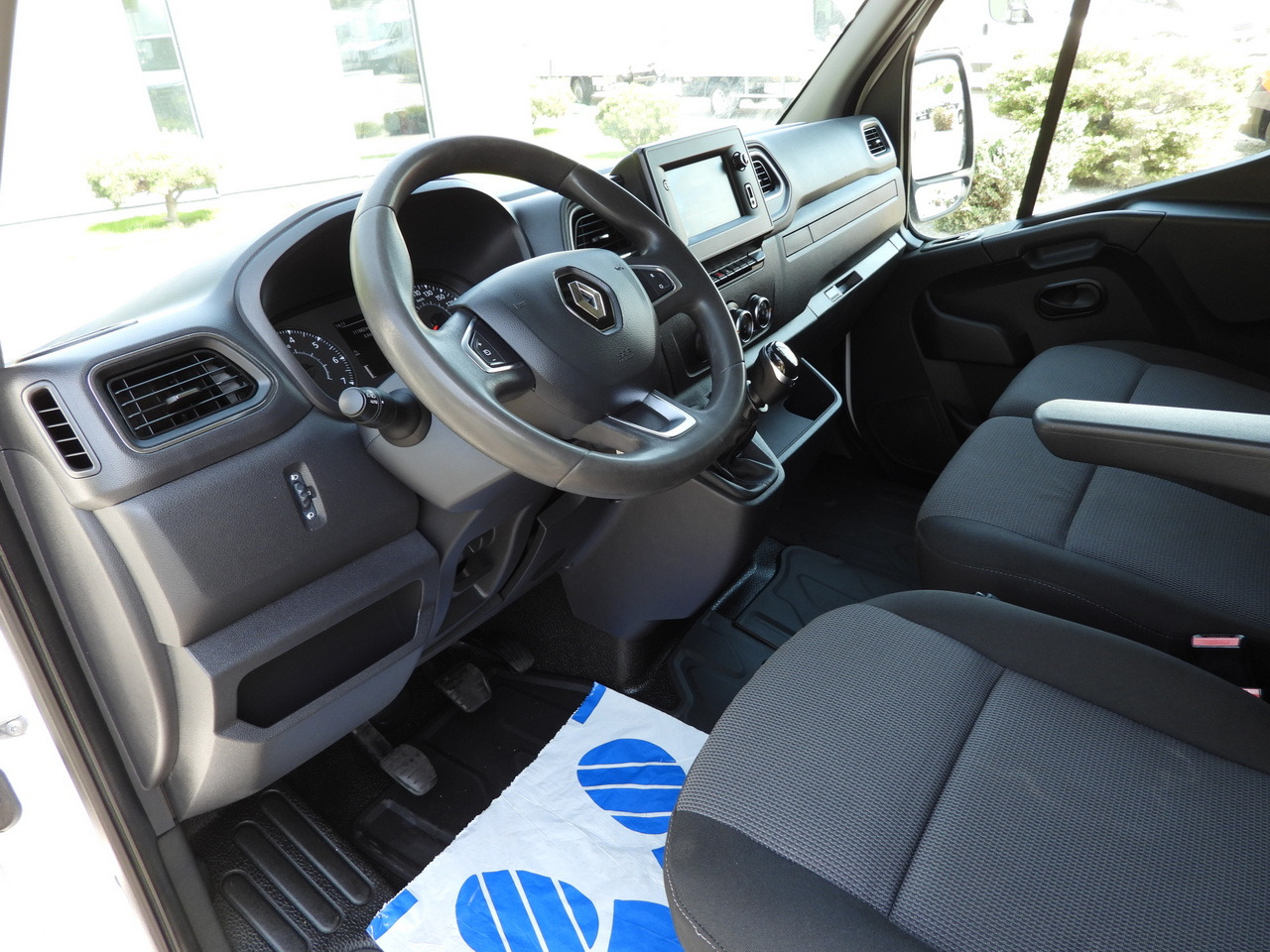 RENAULT MASTER BOX LIFT 8 PALLETS CRUISE CONTROL NAVIGATION LED LIGHTS TWIN WHEELS AIR CONDITIONING 145HP - الشاحنات الصغيرة صندوق مغلق: صور 2 RENAULT MASTER BOX LIFT 8 PALLETS CRUISE CONTROL NAVIGATION LED LIGHTS TWIN WHEELS AIR CONDITIONING 145HP - الشاحنات الصغيرة صندوق مغلق: صور 2