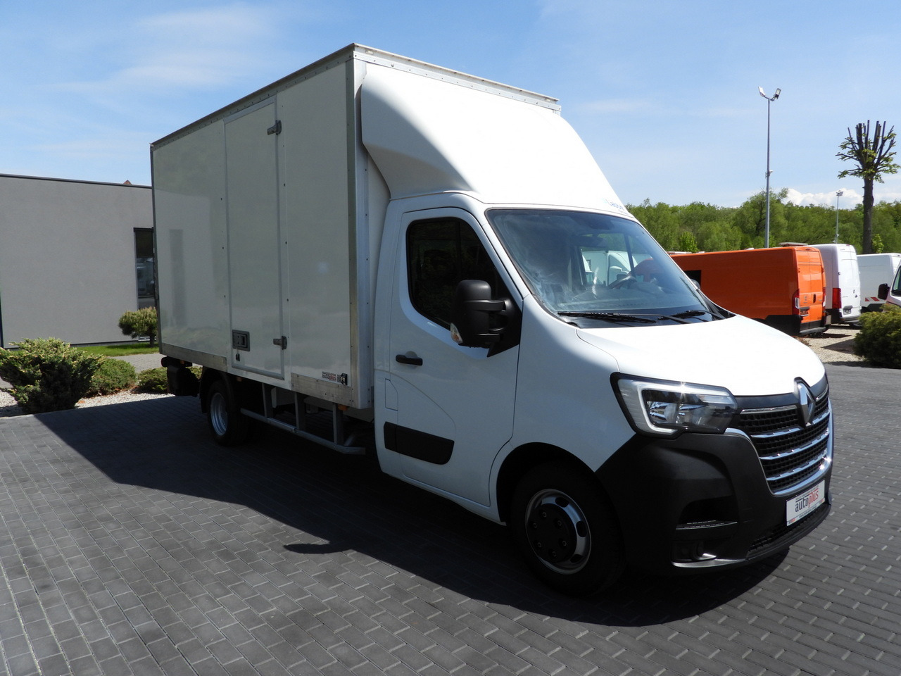 RENAULT MASTER BOX LIFT 8 PALLETS CRUISE CONTROL NAVIGATION LED LIGHTS TWIN WHEELS AIR CONDITIONING 145HP - الشاحنات الصغيرة صندوق مغلق: صور 4 RENAULT MASTER BOX LIFT 8 PALLETS CRUISE CONTROL NAVIGATION LED LIGHTS TWIN WHEELS AIR CONDITIONING 145HP - الشاحنات الصغيرة صندوق مغلق: صور 4