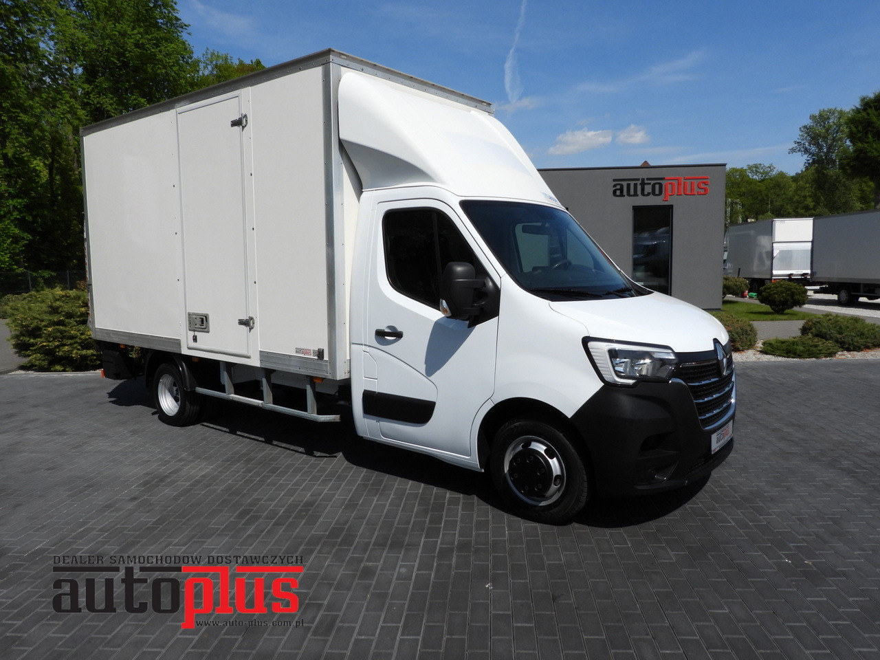 RENAULT MASTER BOX LIFT 8 PALLETS CRUISE CONTROL NAVIGATION LED LIGHTS TWIN WHEELS AIR CONDITIONING 145HP - الشاحنات الصغيرة صندوق مغلق: صور 1 RENAULT MASTER BOX LIFT 8 PALLETS CRUISE CONTROL NAVIGATION LED LIGHTS TWIN WHEELS AIR CONDITIONING 145HP - الشاحنات الصغيرة صندوق مغلق: صور 1