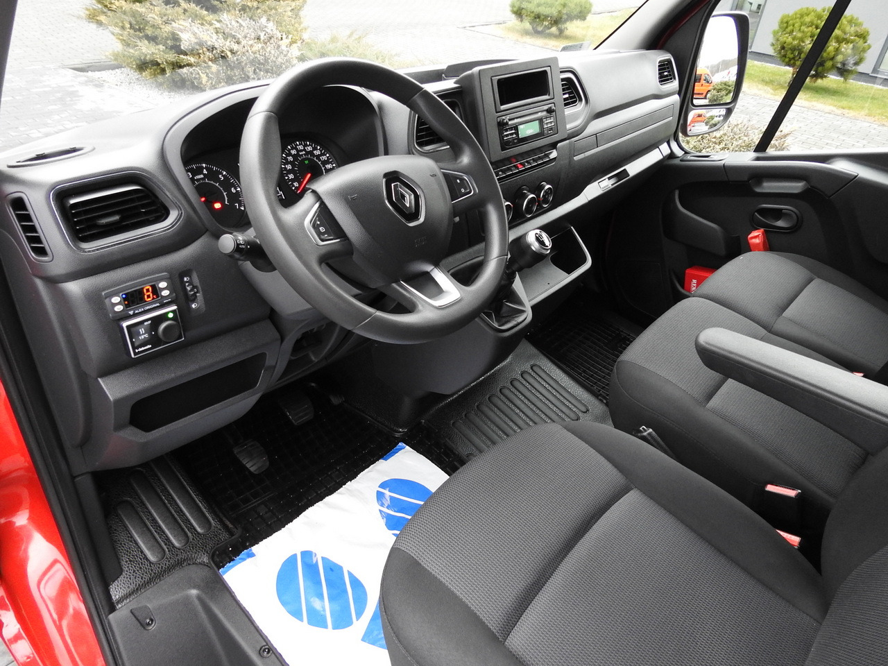 RENAULT MASTER REFRIGERATOR VAN 1*C CRUISE CONTROL AIR CONDITIONING LED LIGHTS 135HP - الشاحنات الصغيرة المبردة: صور 2 RENAULT MASTER REFRIGERATOR VAN 1*C CRUISE CONTROL AIR CONDITIONING LED LIGHTS 135HP - الشاحنات الصغيرة المبردة: صور 2