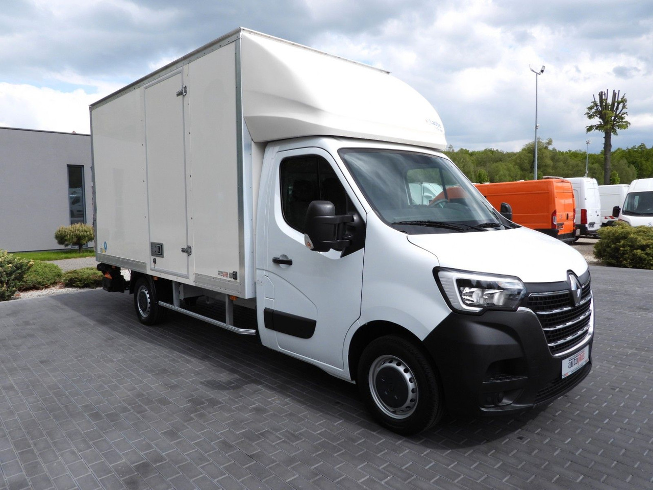 Renault MASTER KOFFER AUFZUG 8 PALETTEN TEMPOMAT A/C LED Renault MASTER KOFFER AUFZUG 8 PALETTEN TEMPOMAT A/C LED - الشاحنات الصغيرة صندوق مغلق: صور 4 Renault MASTER KOFFER AUFZUG 8 PALETTEN TEMPOMAT A/C LED Renault MASTER KOFFER AUFZUG 8 PALETTEN TEMPOMAT A/C LED - الشاحنات الصغيرة صندوق مغلق: صور 4
