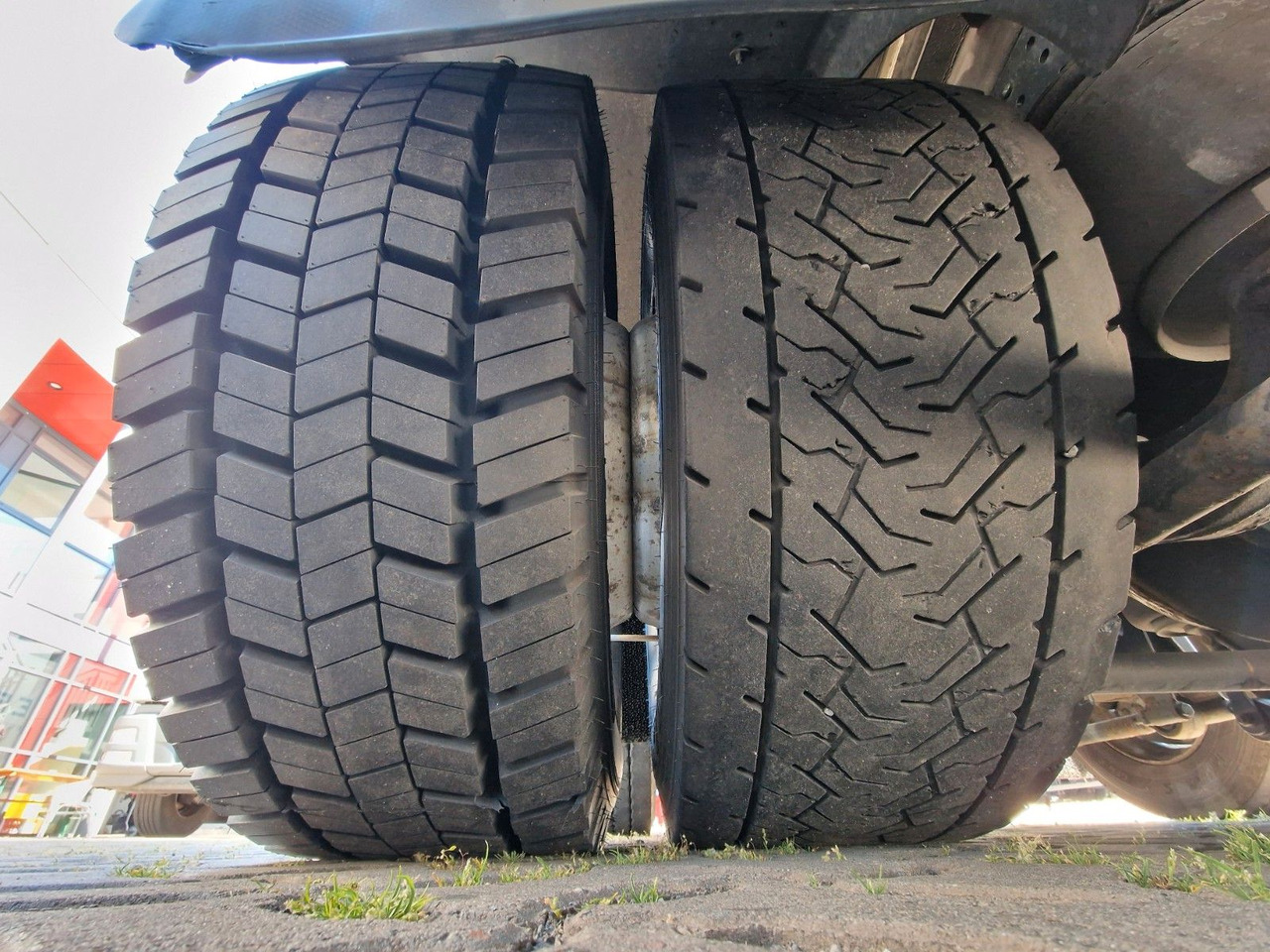 بصندوق مغلق شاحنة MAN TGX 24.400 6X2-2 LL-U / Intarder / Ldbw / Konvek: صور 29