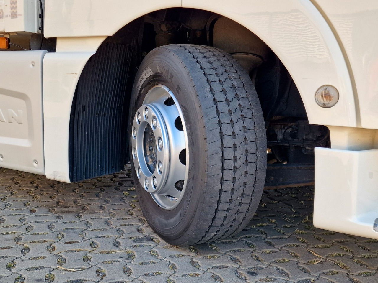 بصندوق مغلق شاحنة MAN TGX 24.400 6X2-2 LL-U / Intarder / Ldbw / Konvek: صور 26