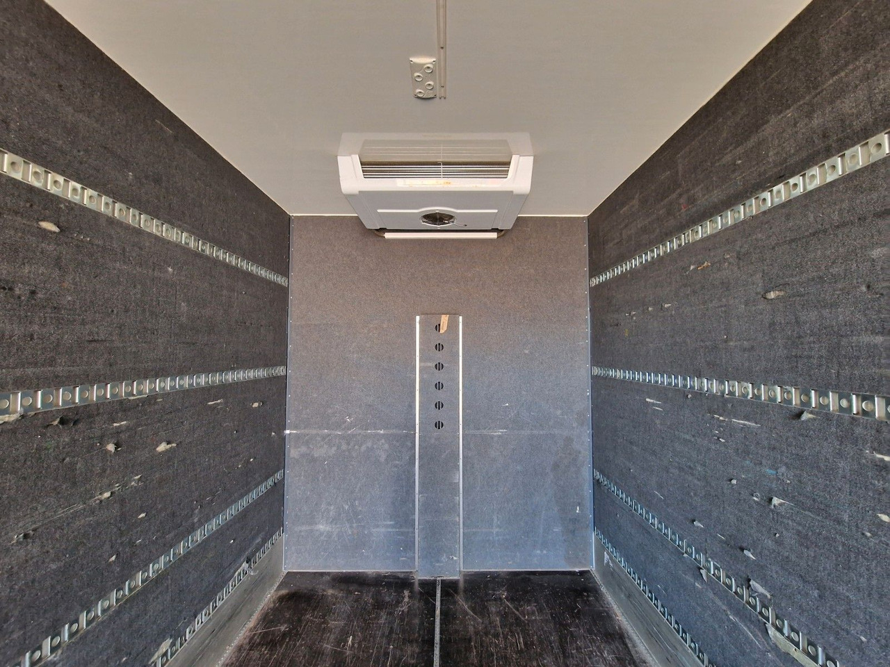 بصندوق مغلق شاحنة MAN TGX 24.400 6X2-2 LL-U / Intarder / Ldbw / Konvek: صور 11
