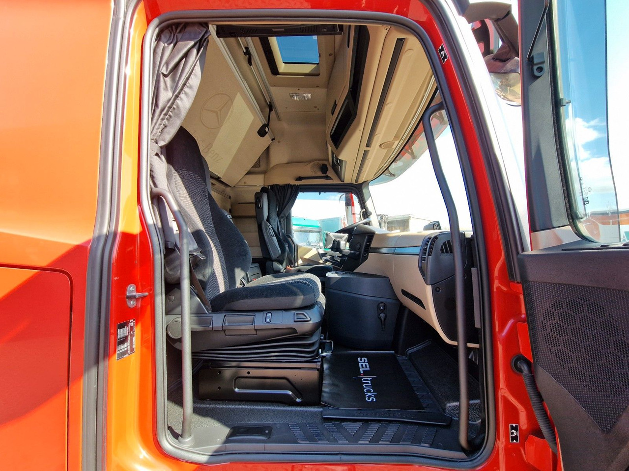 شاحنة جرار Mercedes-Benz Actros 1845 / Retarder / Standklima / Xenon: صور 18