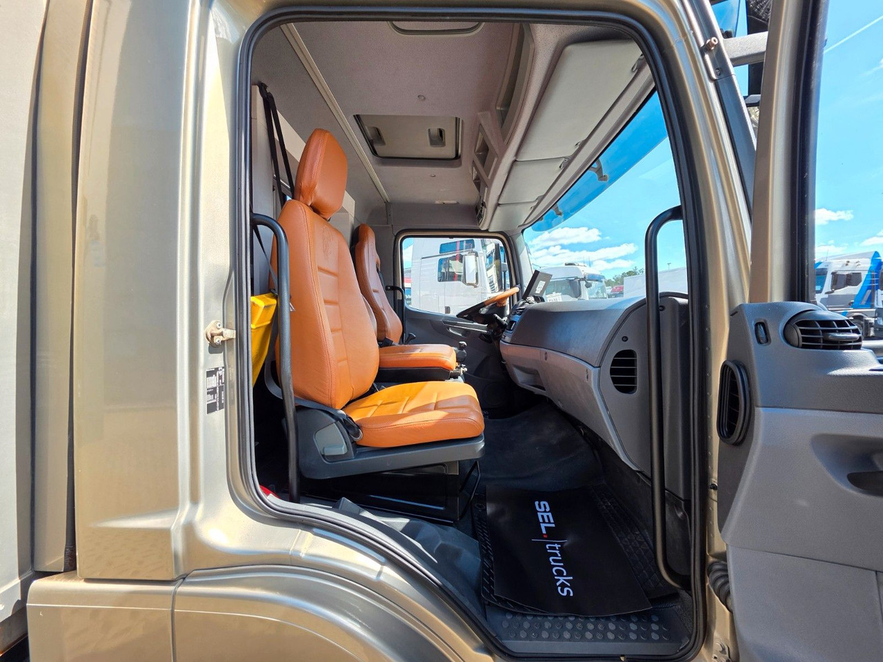 شاحنة نقل المواشي شاحنة Mercedes-Benz Atego 818L: صور 32 شاحنة نقل المواشي شاحنة Mercedes-Benz Atego 818L: صور 32