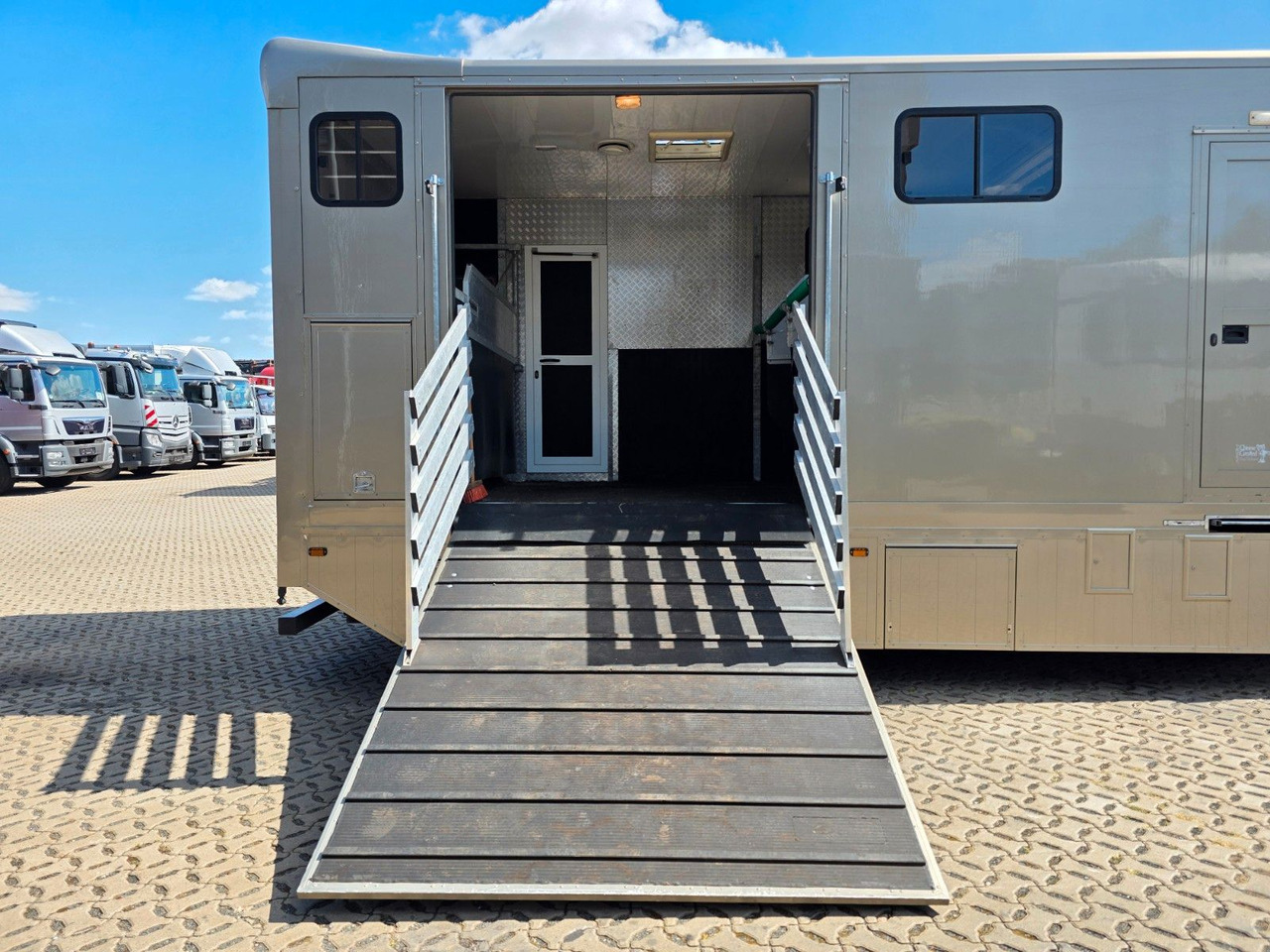 شاحنة نقل المواشي شاحنة Mercedes-Benz Atego 818L: صور 12 شاحنة نقل المواشي شاحنة Mercedes-Benz Atego 818L: صور 12