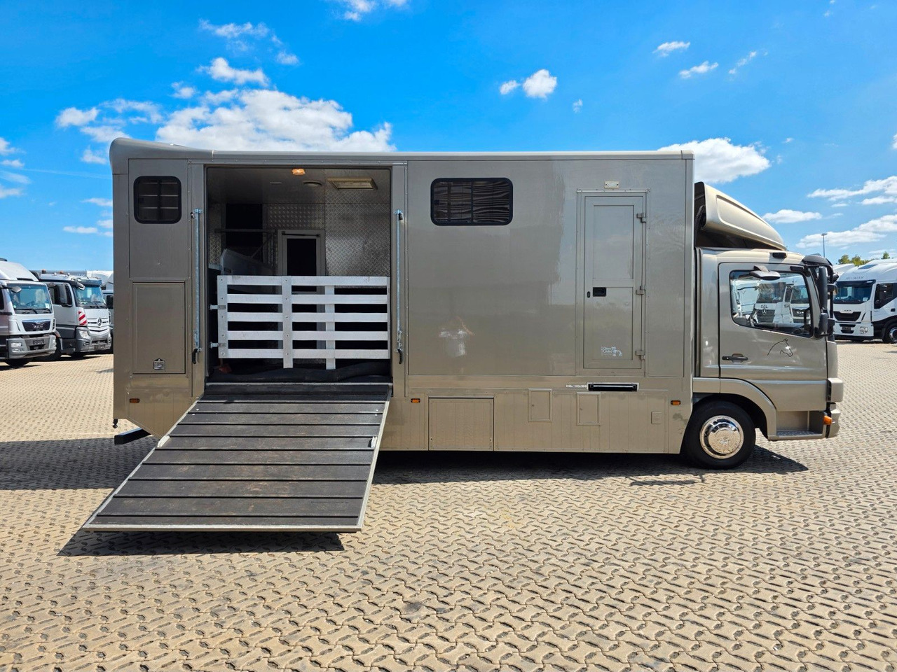 شاحنة نقل المواشي شاحنة Mercedes-Benz Atego 818L: صور 9 شاحنة نقل المواشي شاحنة Mercedes-Benz Atego 818L: صور 9