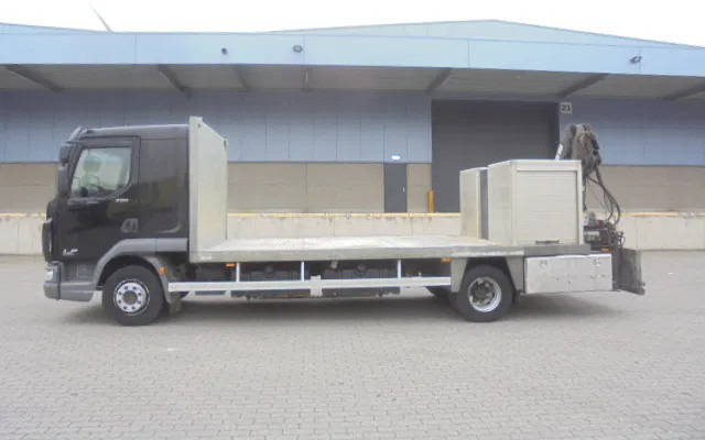 DAF LF 220 FA + HIAB 060/2 - شاحنات مسطحة, شاحنة كرين: صور 5 DAF LF 220 FA + HIAB 060/2 - شاحنات مسطحة, شاحنة كرين: صور 5
