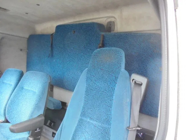 بصندوق مغلق شاحنة DAF LF 220: صور 17