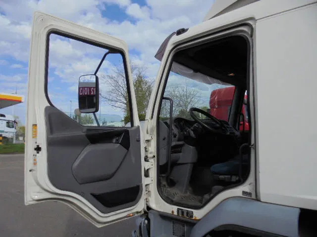 بصندوق مغلق شاحنة DAF LF 220: صور 11