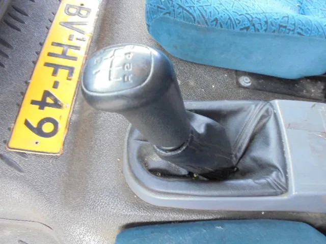 بصندوق مغلق شاحنة DAF LF 220: صور 14