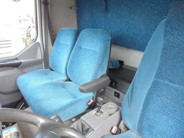 بصندوق مغلق شاحنة DAF LF 220: صور 16