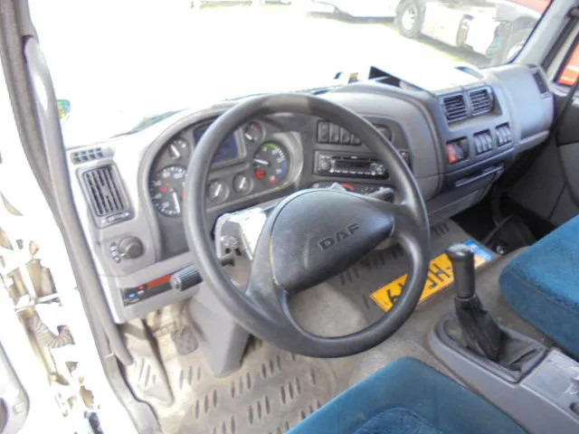 بصندوق مغلق شاحنة DAF LF 220: صور 12