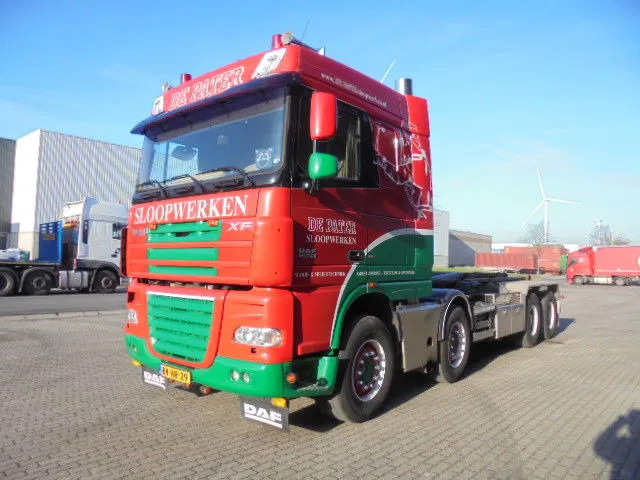 DAF XF 105 410 FAD 8X4 STEEL SUSPENSION - شاحنة ذات الخطاف: صور 1 DAF XF 105 410 FAD 8X4 STEEL SUSPENSION - شاحنة ذات الخطاف: صور 1