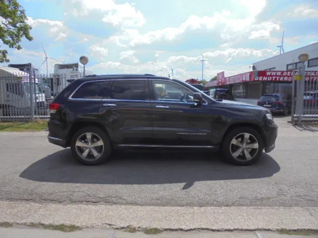 Jeep Grand Cherokee 4X4 SUMMIT EDITION 3.0 LTR V6 - سيارة دفع رباعي: صور 4 Jeep Grand Cherokee 4X4 SUMMIT EDITION 3.0 LTR V6 - سيارة دفع رباعي: صور 4