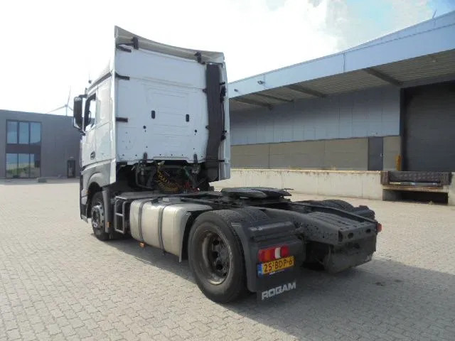 Mercedes-Benz Actros 1842 - شاحنة جرار: صور 5 Mercedes-Benz Actros 1842 - شاحنة جرار: صور 5