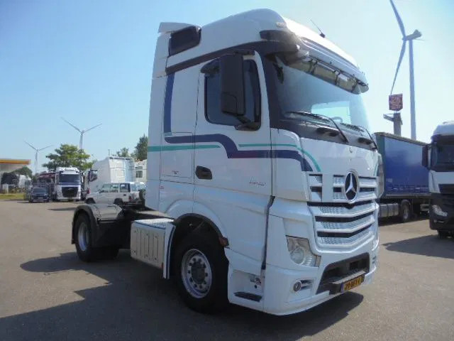 Mercedes-Benz Actros 1843 - شاحنة جرار: صور 3 Mercedes-Benz Actros 1843 - شاحنة جرار: صور 3
