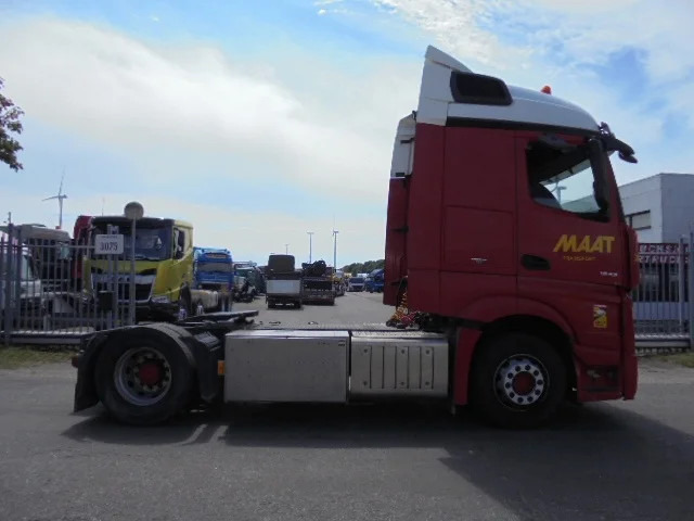 Mercedes-Benz Actros 1843 - شاحنة جرار: صور 4 Mercedes-Benz Actros 1843 - شاحنة جرار: صور 4