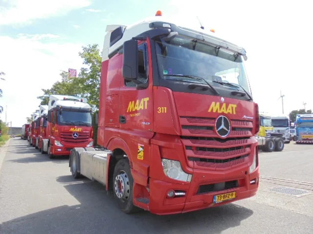 Mercedes-Benz Actros 1843 - شاحنة جرار: صور 3 Mercedes-Benz Actros 1843 - شاحنة جرار: صور 3