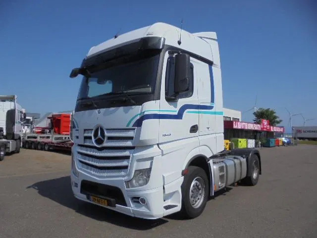 Mercedes-Benz Actros 1843 - شاحنة جرار: صور 1 Mercedes-Benz Actros 1843 - شاحنة جرار: صور 1