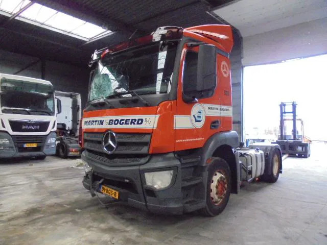 Mercedes-Benz Antos 1832 CABINE SCHADE FOR PARTS - شاحنة جرار: صور 1 Mercedes-Benz Antos 1832 CABINE SCHADE FOR PARTS - شاحنة جرار: صور 1