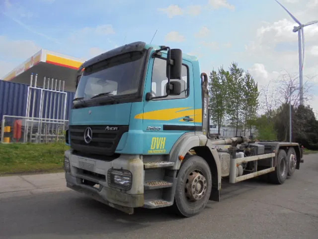 شاحنة ذات الخطاف Mercedes-Benz Axor 2633: صور 1