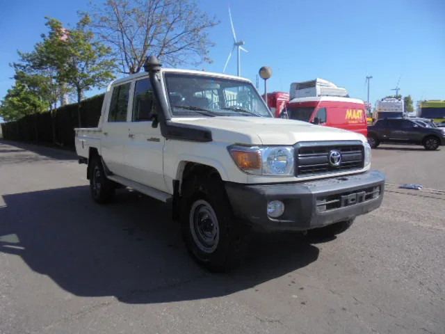 Toyota Land Cruiser HJ79L 4X4 CREWCAB PICKUP EXPORT OUTSIDE EU ONLY - شاحنة البيك أب: صور 3 Toyota Land Cruiser HJ79L 4X4 CREWCAB PICKUP EXPORT OUTSIDE EU ONLY - شاحنة البيك أب: صور 3