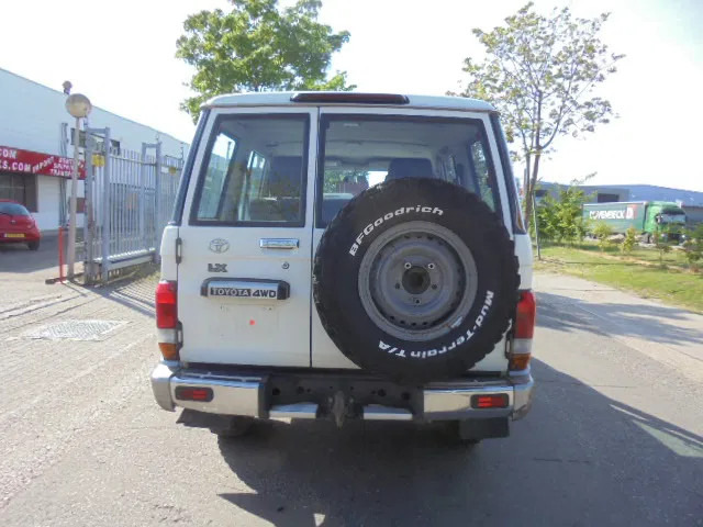 سيارة Toyota Land Cruiser HZJ76L 4X4 EXPORT OUTSIDE EU ONLY: صور 5