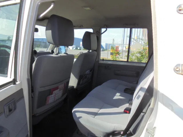 سيارة Toyota Land Cruiser HZJ76L 4X4 EXPORT OUTSIDE EU ONLY: صور 8