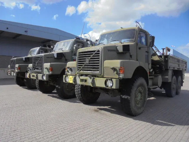 Volvo N 10 6X6 L + FASSI 3X IN STOCK - شاحنات مسطحة, شاحنة كرين: صور 1 Volvo N 10 6X6 L + FASSI 3X IN STOCK - شاحنات مسطحة, شاحنة كرين: صور 1