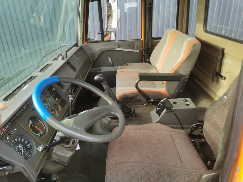 Interior photo 1: قلابات Iveco MAGIRUS 170-23 dump truck Interior photo 1: قلابات Iveco MAGIRUS 170-23 dump truck